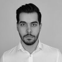 Szabó Márk bérleti szerződéskötés Portré Szabó Márkról, aki bérleti szerződéskötéshez vette igénybe Nóri ingatlanjogi ügyvédi szolgáltatását, és méltatta a gyors, precíz és átfogó szerződéskészítést.